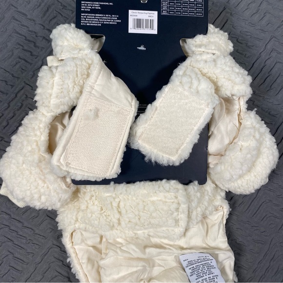 NEW UGG Classic Sherpa Dog Pajamas Size Medium - Picture 6 of 9